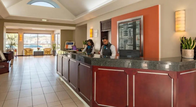 Town Lodge Bellville, Buchen Sie Hotel Blomtuin Cape Town Northern Suburbs