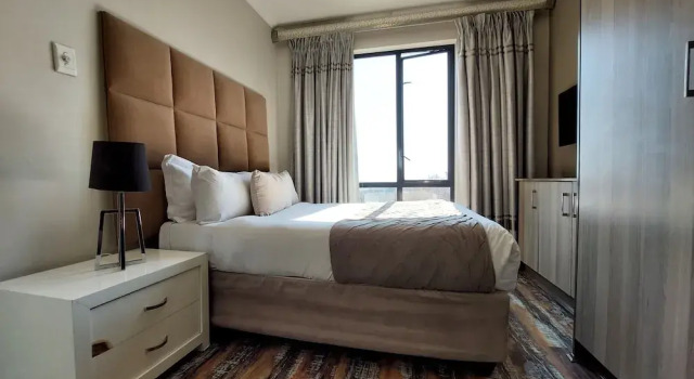 Zwelakho Luxury  furnished apartments, Boek Appartement Sandton 