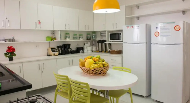 Трёхместный люкс с балконом Brazilodge All Suites Hostel