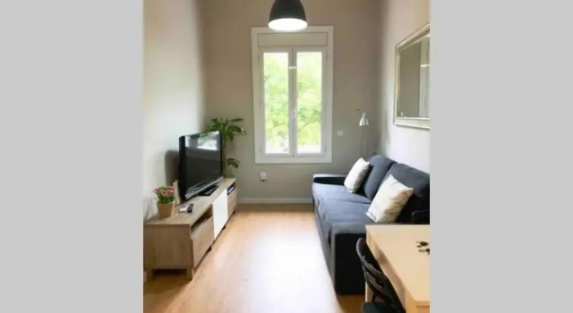 2 Bedroom Apartment Sants, Забронировать Апартаменты/квартира Сантс-Монжуик , рядом с Фонд современного искусства Франа Дауреля
