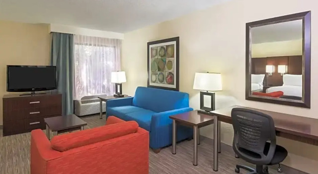Полулюкс Holiday Inn Express Hotel & Suites Ft. Lauderdale-Plantation by IHG