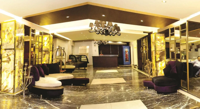 Monsoon Inn, Rezerwuj Hotel Hotele w Uttara z basenem, Basen