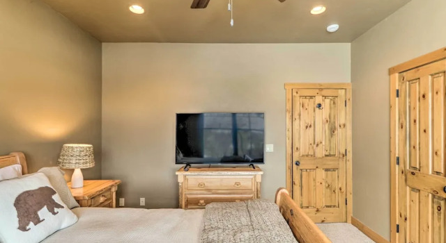 Beautiful Eureka Cabin Rental on Golf Resort, Buchen Sie Ferienhaus Hotels in Montana mit Pool, Schwimmbad