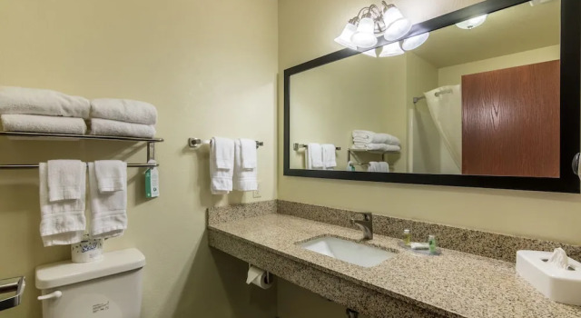Четырёхместный номер Standard Cobblestone Inn & Suites - Barron