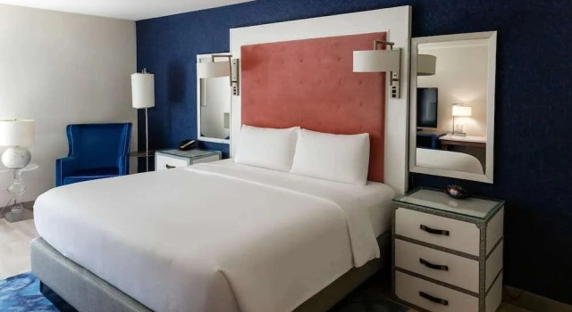 Holiday Inn Patriot's Point