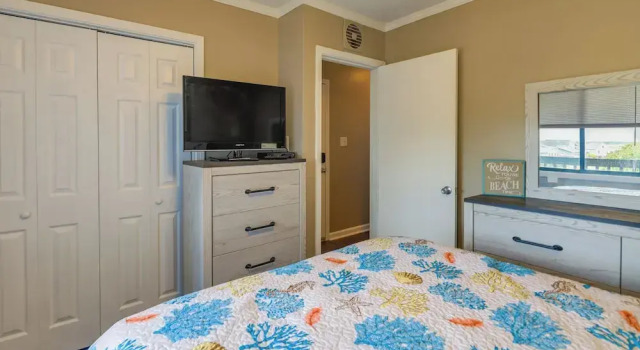 North Topsail Beach Vacation Rental w/ Balcony!, Забронировать Отель Норт-Топсейл-Бич Северная Каролина