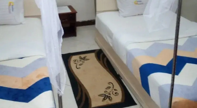 Шестиместный номер Executive Golden Peace Hotel