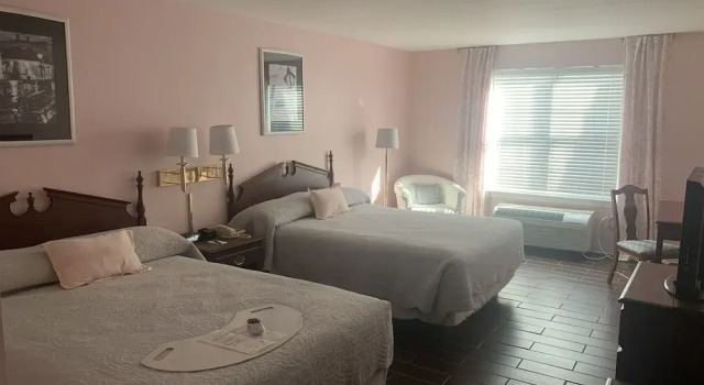 Четырёхместный номер Standard с видом на город French Quarter Inn