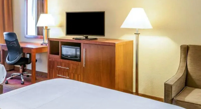 Четырёхместный номер Standard Quality Inn & Suites Albuquerque West