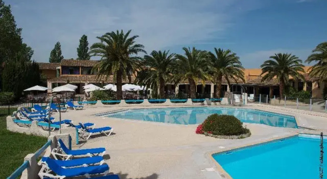 Hotel Club Residence L'Olivier, Забронировать Отель Отели Арля с парковкой, Парковка