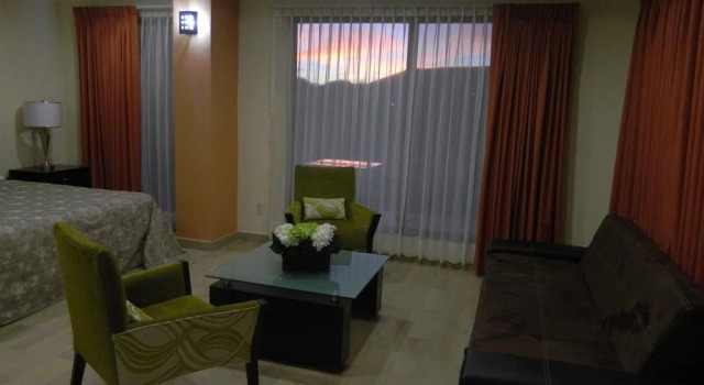 Hotel Plaza Bernal