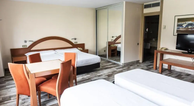 Четырёхместный номер Standard Hotel Palacio del Mar