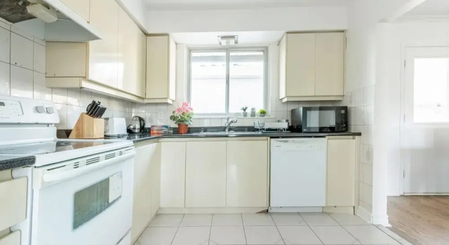 Апартаменты Economy Family & Corporate home in Mississauga