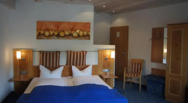 Двухместный номер Deluxe с балконом Gasthof zum Adler - Wahlwies-3 km z Bodensee Hotel geöffnet - Rest-Mo-Di-geschl