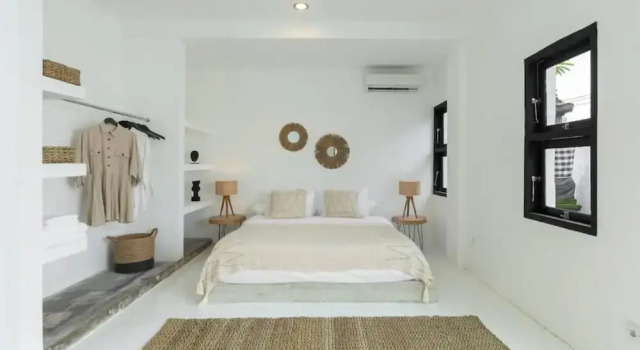 4BR Luxe Pool Villa Canggu near Finns, Rezervați Vilă Vile în Tibubeneng, Vilă