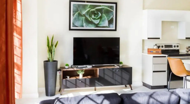 Classy & Conveniently Located 1 Bed Room Suite