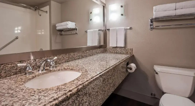 Люкс c 1 комнатой Best Western Cedar Inn & Suites