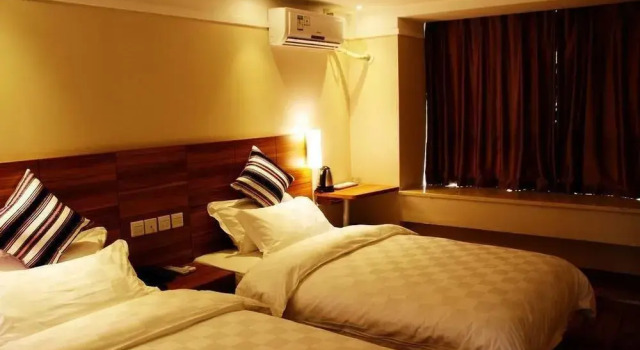 Rongcheng Holiday Hotel-xiyue City, Rezerwuj Hotel Hotele w Qingyang z parkingiem, Parking