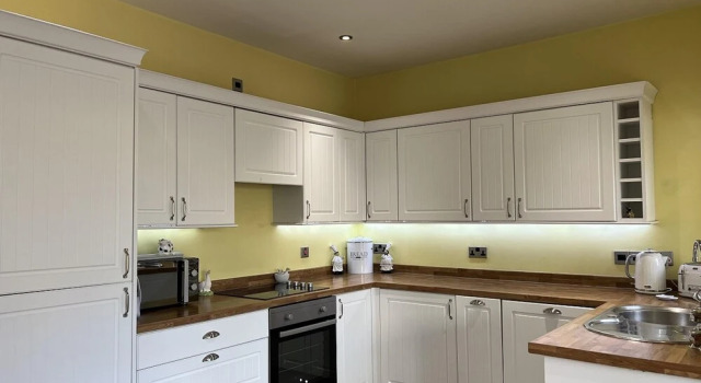 Коттедж 3 Bedrooms - 2 Bath Rooms - Dog Friendly - Parking
