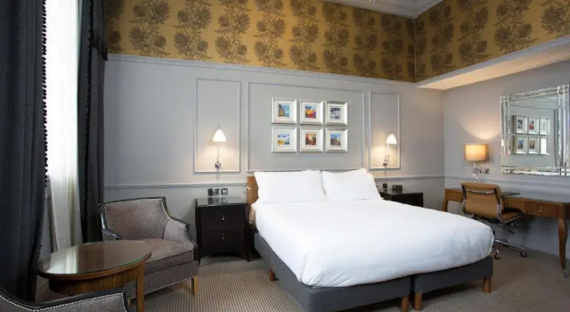 Люкс с 2 комнатами The Caledonian Edinburgh, Curio Collection by Hilton