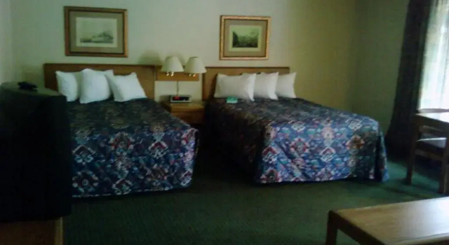 Четырёхместный номер Standard Will Rogers Inn