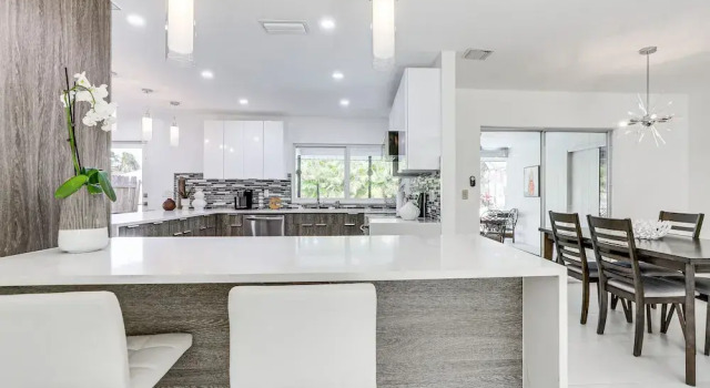 Sarasota Home w/ Private Pool ~ 10 Mi to Beach!, Prenota Hotel Whitfield Estates Florida