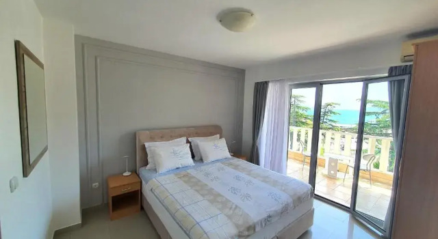 Студия с балконом и с красивым видом из окна Montesun Residence