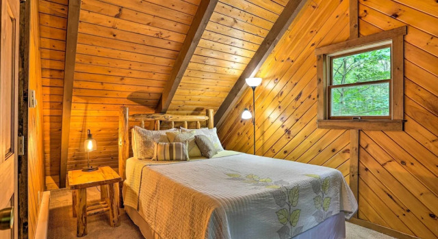 Pocono Log Cabin: Fireplace, Fire Pits & Amenities, Book Feriehus Sommerhuse i Pennsylvania, Hytte
