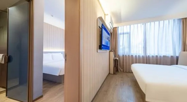 Люкс HanTing Hotel (Qinhuangdao Railway Station People's Square)