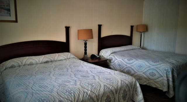 Четырёхместный номер Standard Peloke's Motel