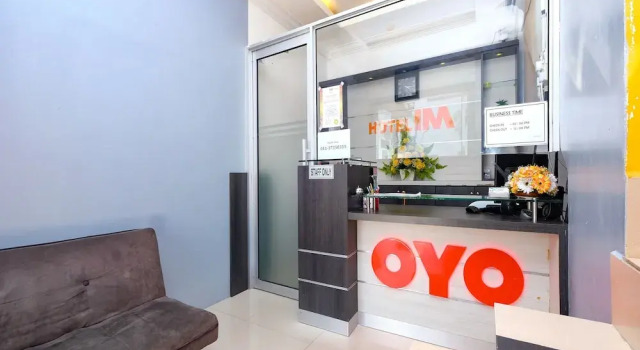 OYO 89587 IM Hotel