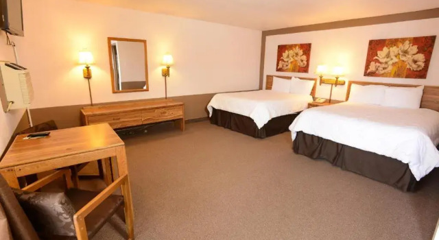Четырёхместный номер Deluxe Burlington Inn
