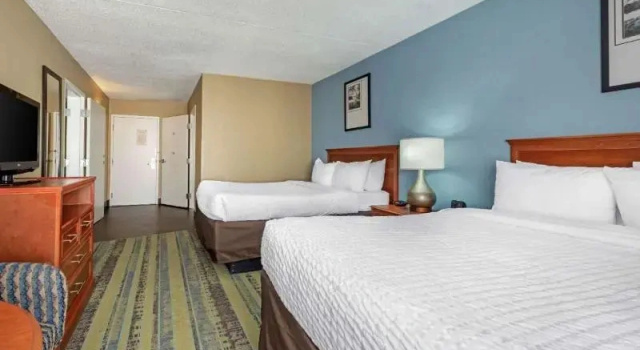 Шестиместный люкс Clarion Hotel Conference Center Lexington North