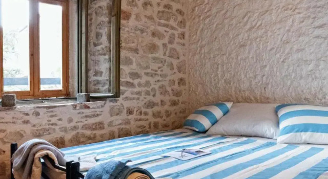 450 year-old house with a garden, Prenota Hotel Stari Grad 
