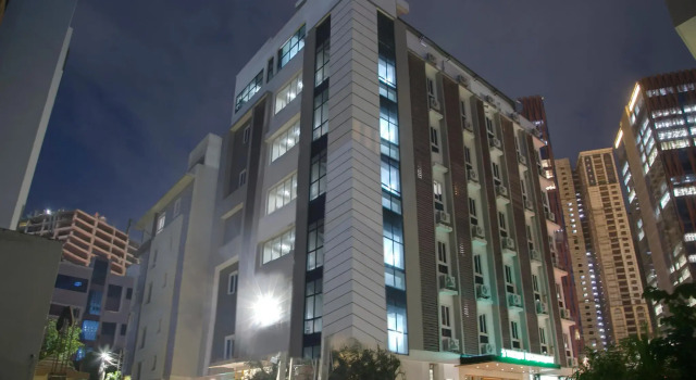 FabHotel Veeraj Suites