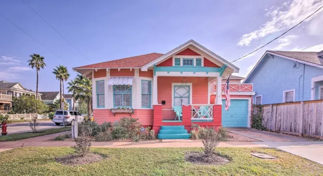 Коттедж Walk to Pleasure Pier! 'rose's Beach House'