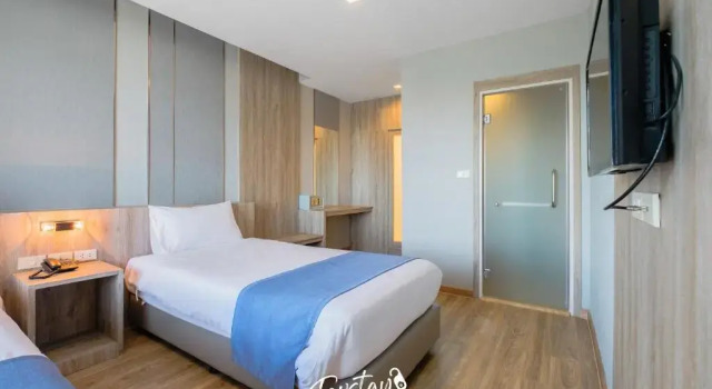 Полулюкс So Boutique Pattaya Hotel and Residences