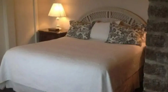 The Quarterdeck Inn by the Sea, Забронировать Отель Рокпорт Норт-Шор