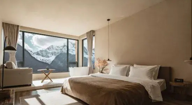 Люкс YOLO Guesthouse