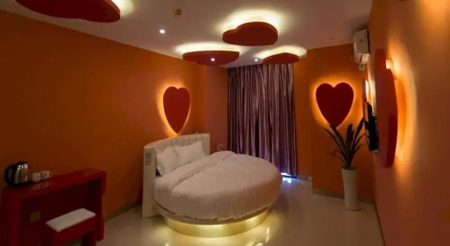 Leaf and Love Theme Hotel, Забронировать Отель Отели Чунцин с парковкой, рядом с Станция метро Daping, Парковка