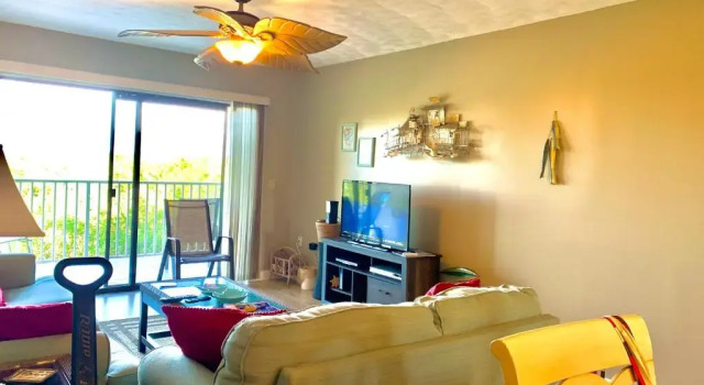 Bayshore Yatch Tennis Condo 2br 3 beds, Walking Distance to Beautiful Quite Beach