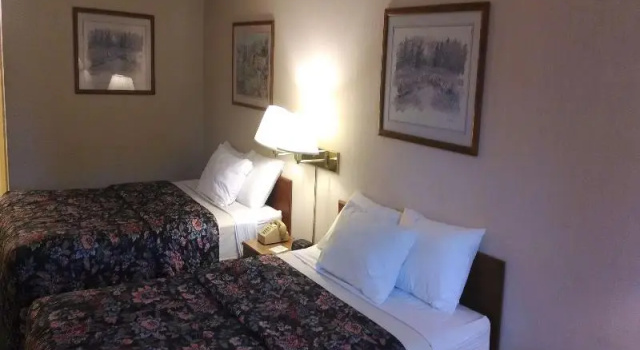 Четырёхместный номер Standard Amercias Best Value Inn - Marion