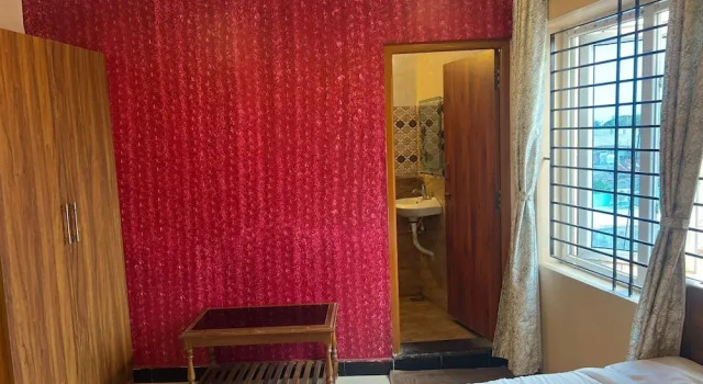 White yellow residency, Забронировать Отель Отели штата Тамилнада с парковкой, Парковка