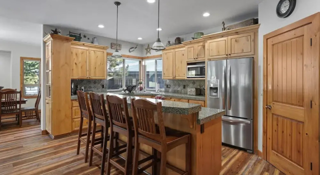 Коттедж 11 Vine Maple 5 Bedroom Home by RedAwning