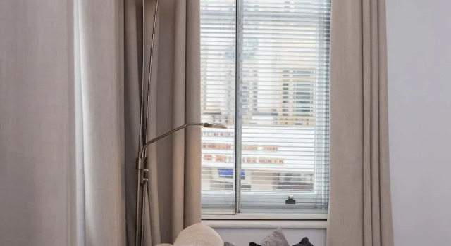 1 Bedroom Flat in Chelsea Sleeps 4, Забронировать Отель Отели Лондона 3 звезды, рядом с Здание «Мишлен Хауз», 3*