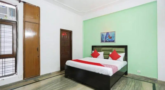 OYO 67147 Paradise Pearl Hotel, Забронировать Отель Нойда штат Уттар-Прадеш