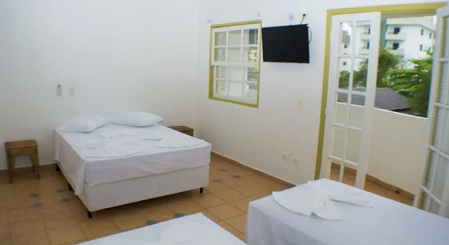Четырёхместный номер Comfort с красивым видом из окна Pousada Martim Pescador