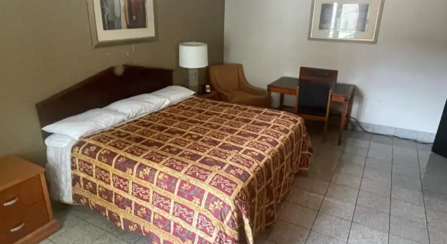 Номер Standard Budgetel Inn and Suites - Louisville