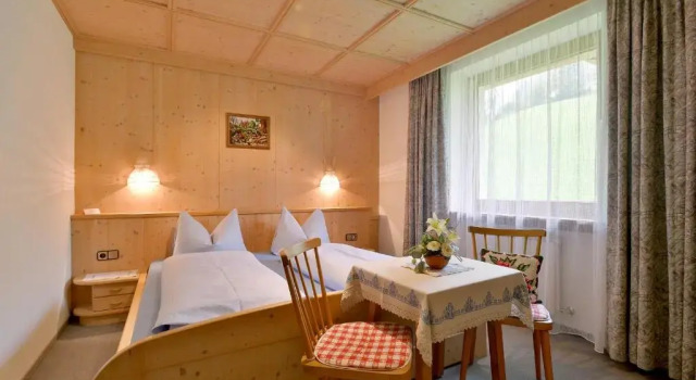 Ferienwohnung Kainer Carina, Prenota Hotel Hotel a Tirolo con parcheggio, Parcheggio
