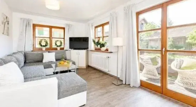 Ferienwohnung bei Mirzl, Varaa Hotelli Hotellit Baijeri pysäköinnillä, Pysäköinti